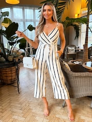 AX Paris Gestreifter Jumpsuit mit Wickeloberteil und Bindegürtel, Creme - Bild 4 von 4