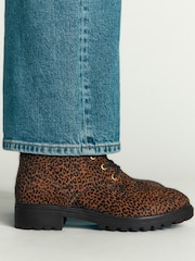Brązowy z nadrukiem panterki - Boden Alex Lace Up Ankle Boots - Obraz 1 z 4