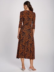Bruin - Jolie Moi Maxi-jurk van jersey met wikkelvoorkant - Afbeelding 2 van 6