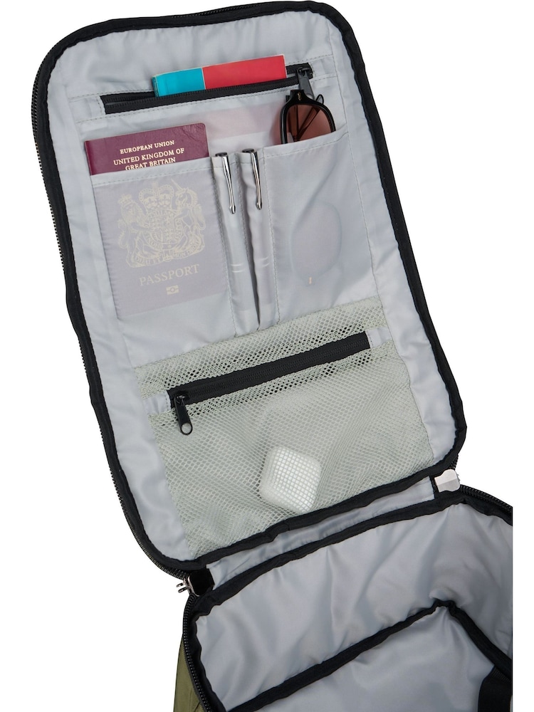 Cabin Max Green Manhattan Pro Backpack - Image 5 of 5 Cabin Max Green Manhattan Pro Backpack - Image 5 of 5