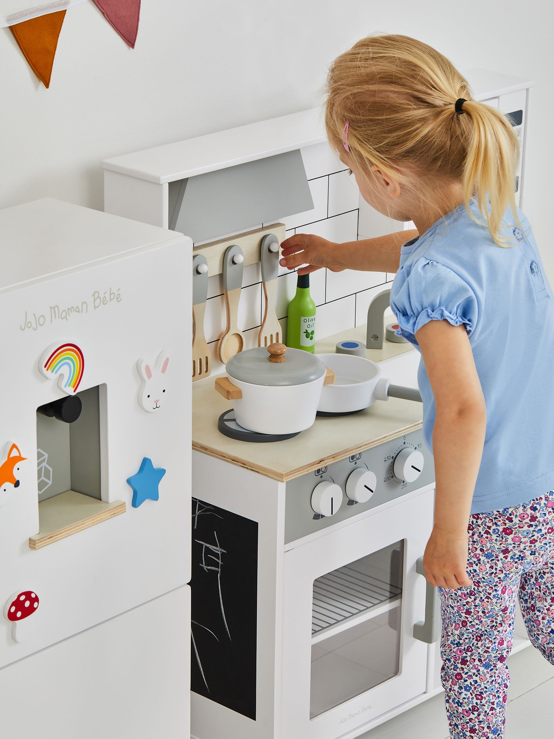 Play kitchen stove deals