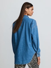 Mittelblau - Übergroßes Denim-Hemd aus 100% Baumwolle mit Print - Bild 3 von 5