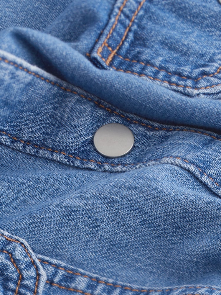 Mittelblau - Übergroßes Denim-Hemd aus 100% Baumwolle mit Print - Bild 5 von 5