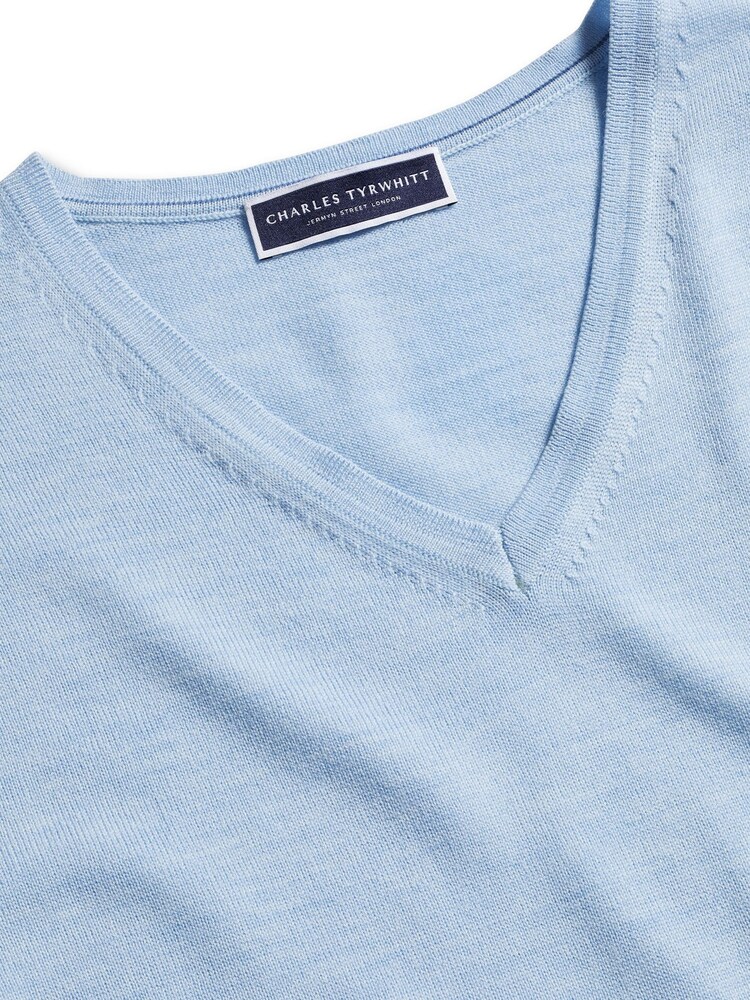 Синій - Charles Tyrwhitt Джемпер з V-подібним вирізом із чистого мериноса - Image 3 of 4