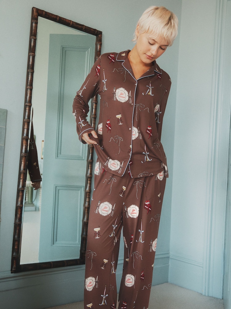 Urban Threads Urban Threads Brown Dinner Print Long Button Up Pyjamas Set - Imagen 1 de 5