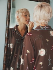 Urban Threads Urban Threads Brown Dinner Print Long Button Up Pyjamas Set - Imagen 4 de 5