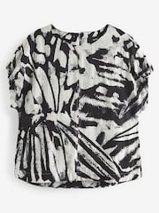 Monochrom/Wirbel - Kastiges, strukturiertes T-Shirt mit Raffung - Bild 6 von 7