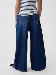 Donker gewassen schouderstuk voorkant - Gap Low Rise Geborduurde I Heart NY Baggy Jeans (5-13jaar) - Afbeelding 2 van 5