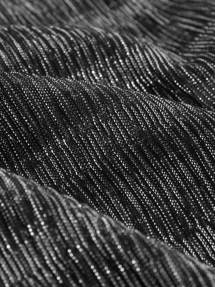 Silber - Kurzärmeliges T-Shirt-Kleid in Midilänge mit Glanzeffekt - Bild 6 von 6 Silber - Kurzärmeliges T-Shirt-Kleid in Midilänge mit Glanzeffekt - Bild 6 von 6