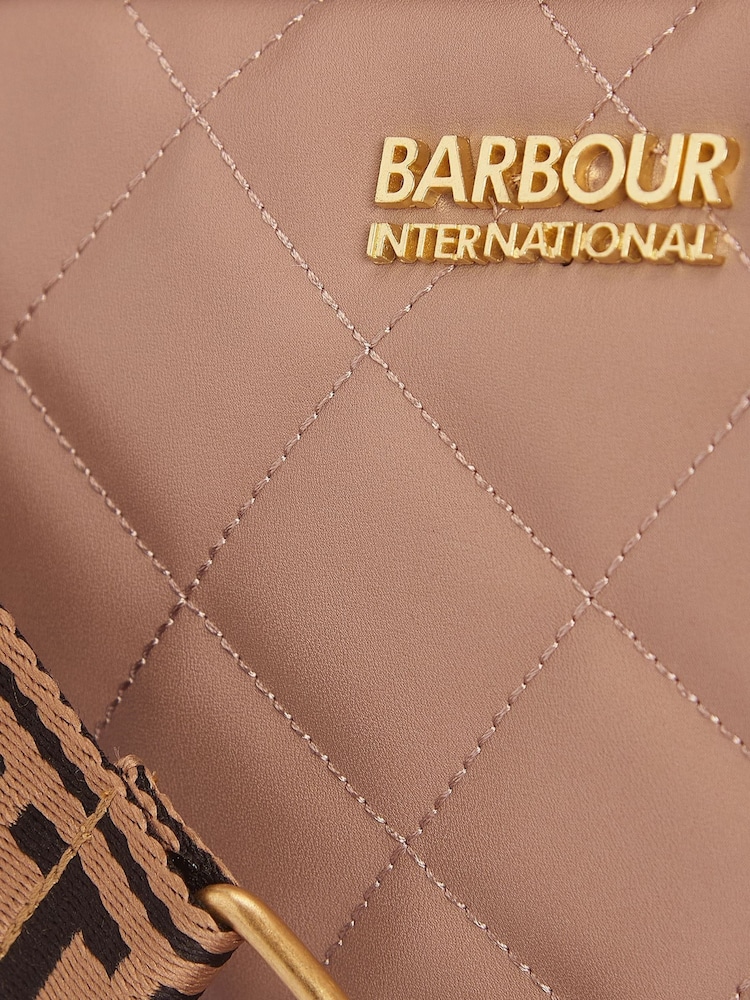 Licht beige - Barbour® International Sloane doorgestikte schoudertas met logo - Image 19 of 23