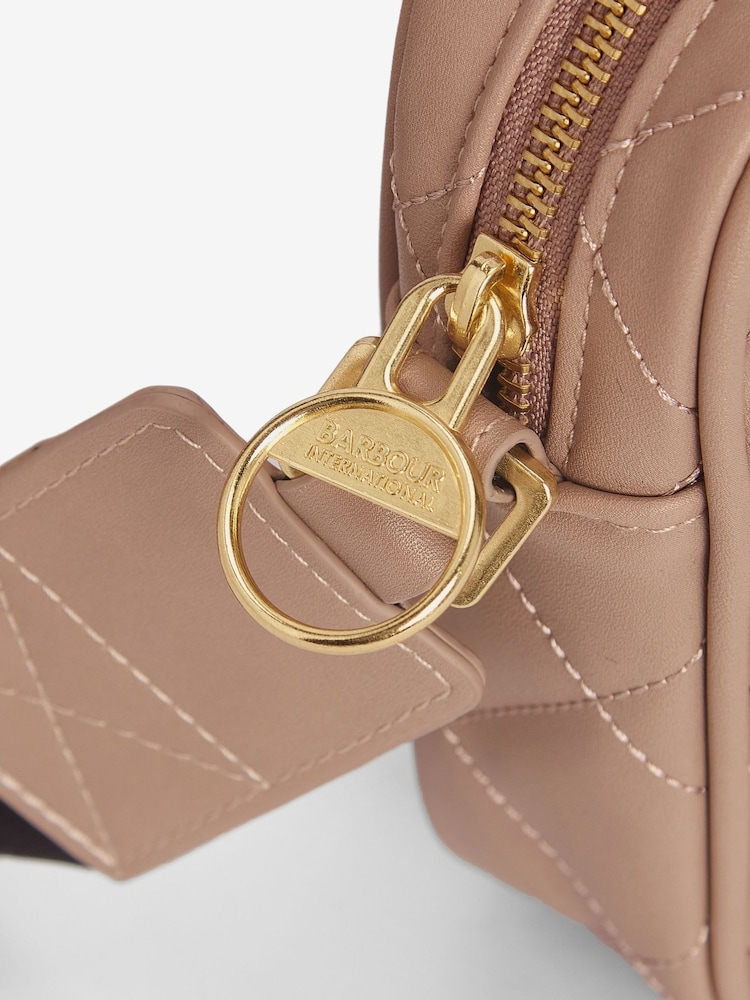 Licht beige - Barbour® International Sloane doorgestikte schoudertas met logo - Image 20 of 23