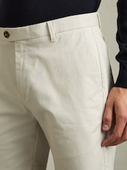 Reiss Chalk Wicket S Short Length Casual Chino Shorts - Image 4 of 6