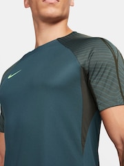 Зеленый - Футболка Nike Strike Dri-FIT - Изображение 5 из 7
