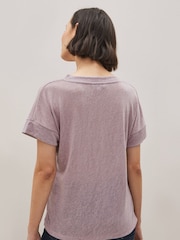Flieder-Violett - T-Shirt in Leinenoptik mit V-Ausschnitt und Sternmotiv - Bild 3 von 5