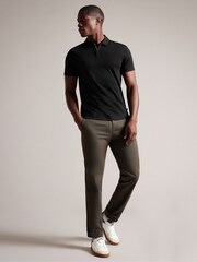 Schwarz - Ted Baker – Zeiter – weiches Polo-Shirt in schmaler Passform aus 100 % Baumwolle - Bild 4 von 5