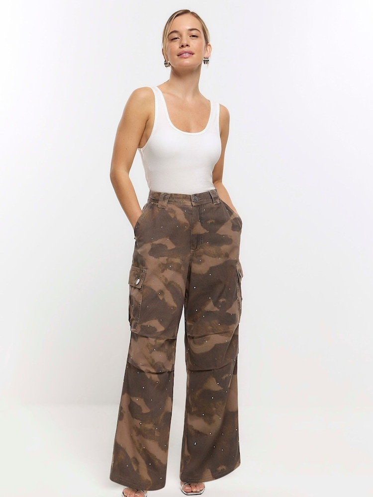 River Island Green Petite Heatseal Parachute Trousers - Image 1 of 4 River Island Green Petite Heatseal Parachute Trousers - Image 1 of 4