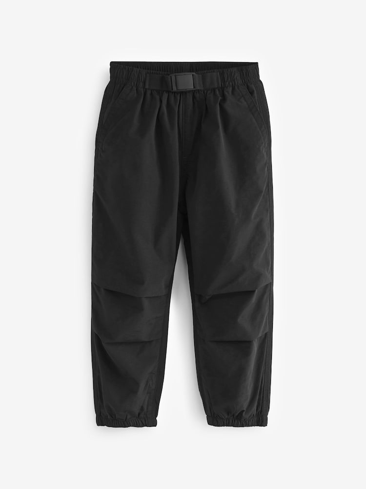 Schwarz - Parachute-Hose (3–16 Jahre) - Bild 1 von 1 Schwarz - Parachute-Hose (3–16 Jahre) - Bild 1 von 1