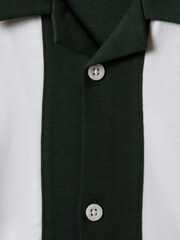 Camisa estilo bolera de algodón con cuello cubano Skade de Reiss - Imagen 2 de 2