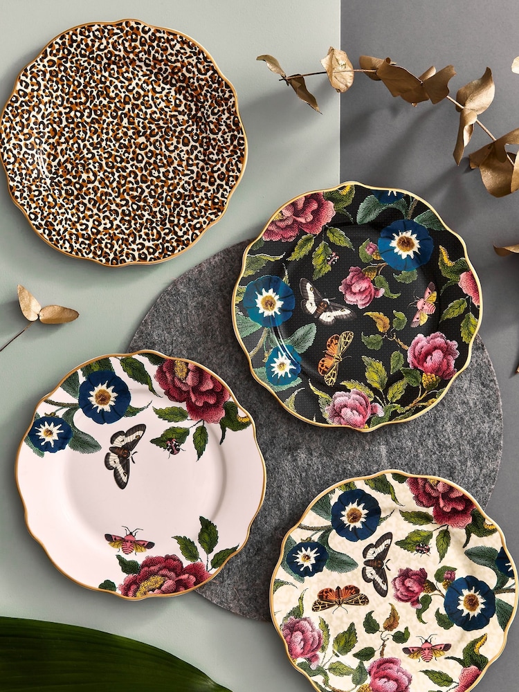 Spode Set of 4 White Creatures of Curiosity Cake Plates - Image 1 of 4