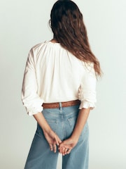 Creme - Boden Pia Ruffle Trim Top - Imagem 2 de 5