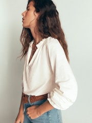 Creme - Boden Pia Ruffle Trim Top - Imagem 4 de 5
