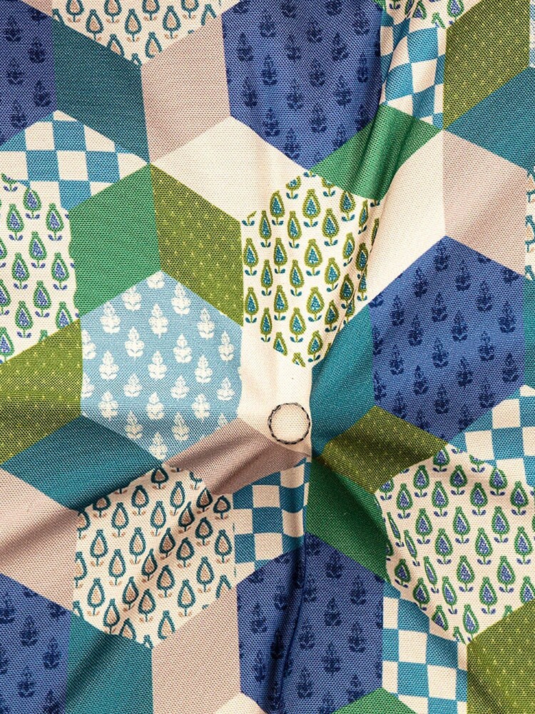 Laura Ashley Green Thistle Patchwork Lounger Dog Bed - Image 4 of 4
