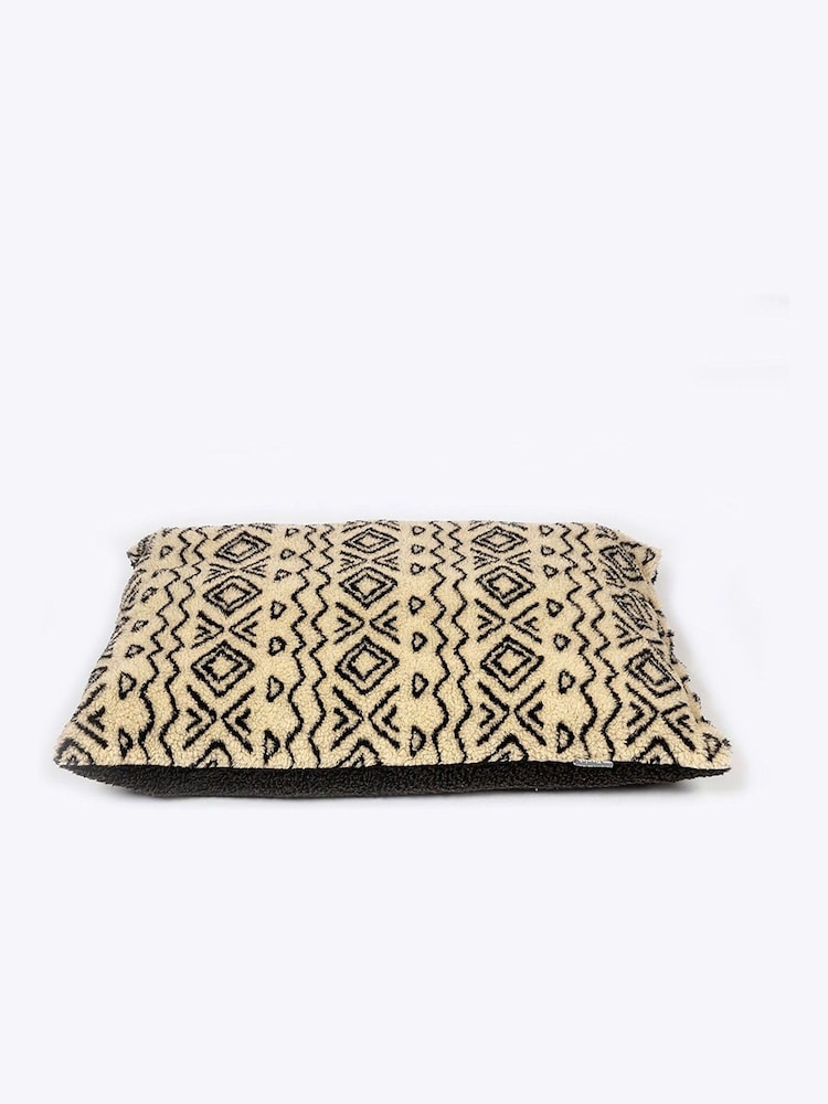 Danish Designs Neutral Fleece Geometric Deep Duvet Dog Bed - Image 2 of 4