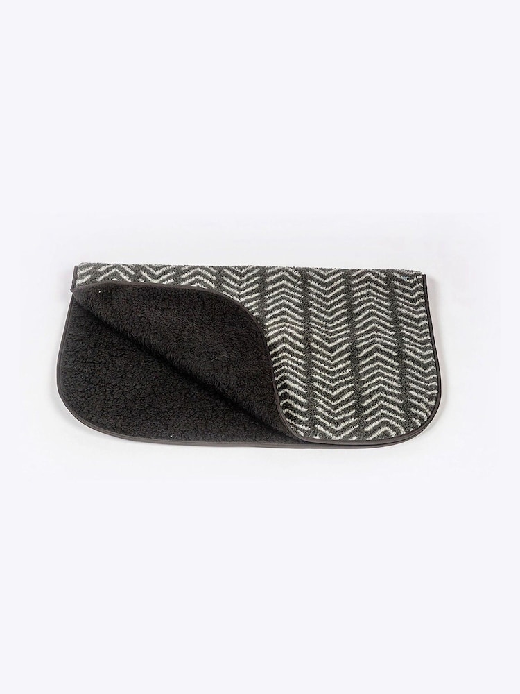 Danish Designs Charcoal Fleece Arrows Pet Blanket - Image 2 of 4