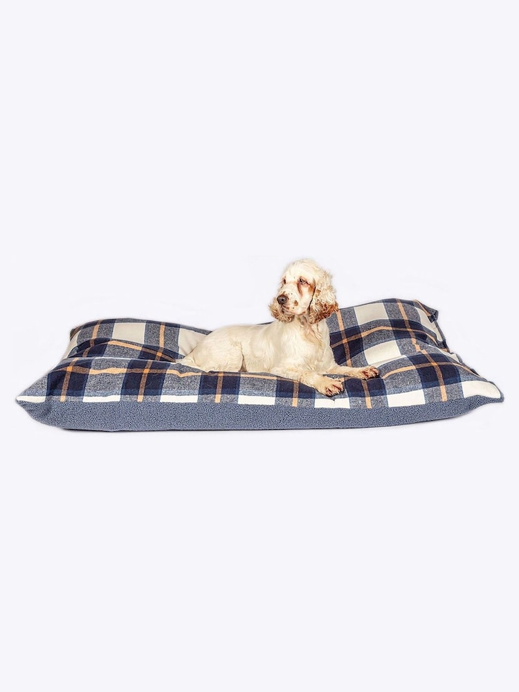 Danish Designs Navy Bowmore Deep Duvet Dog Bed - Image 1 of 4