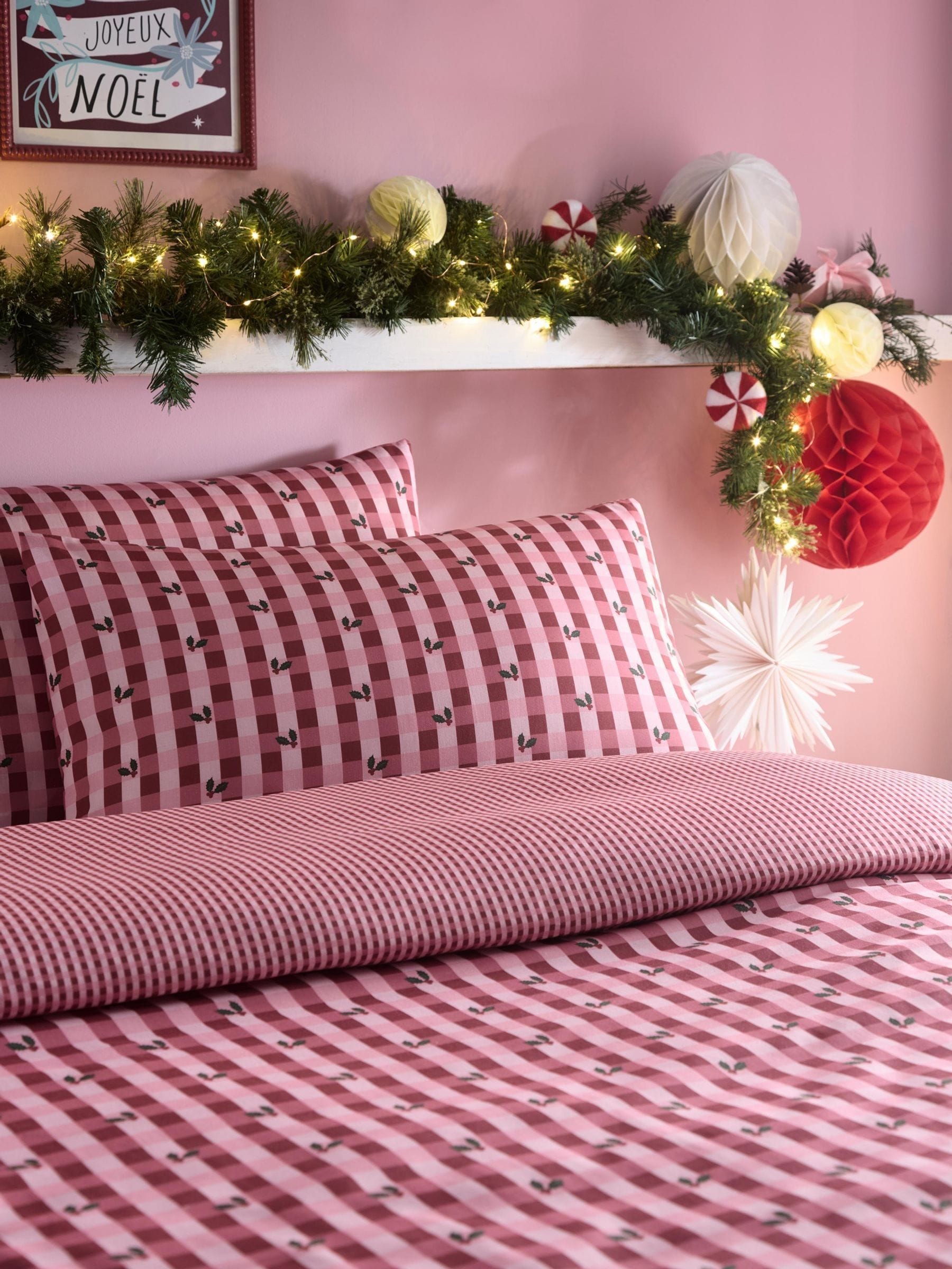 Fusion Unisex Red 'Holly Gingham' Easy Care Festive Duvet Cover Set In | Size: Super King - Image 4