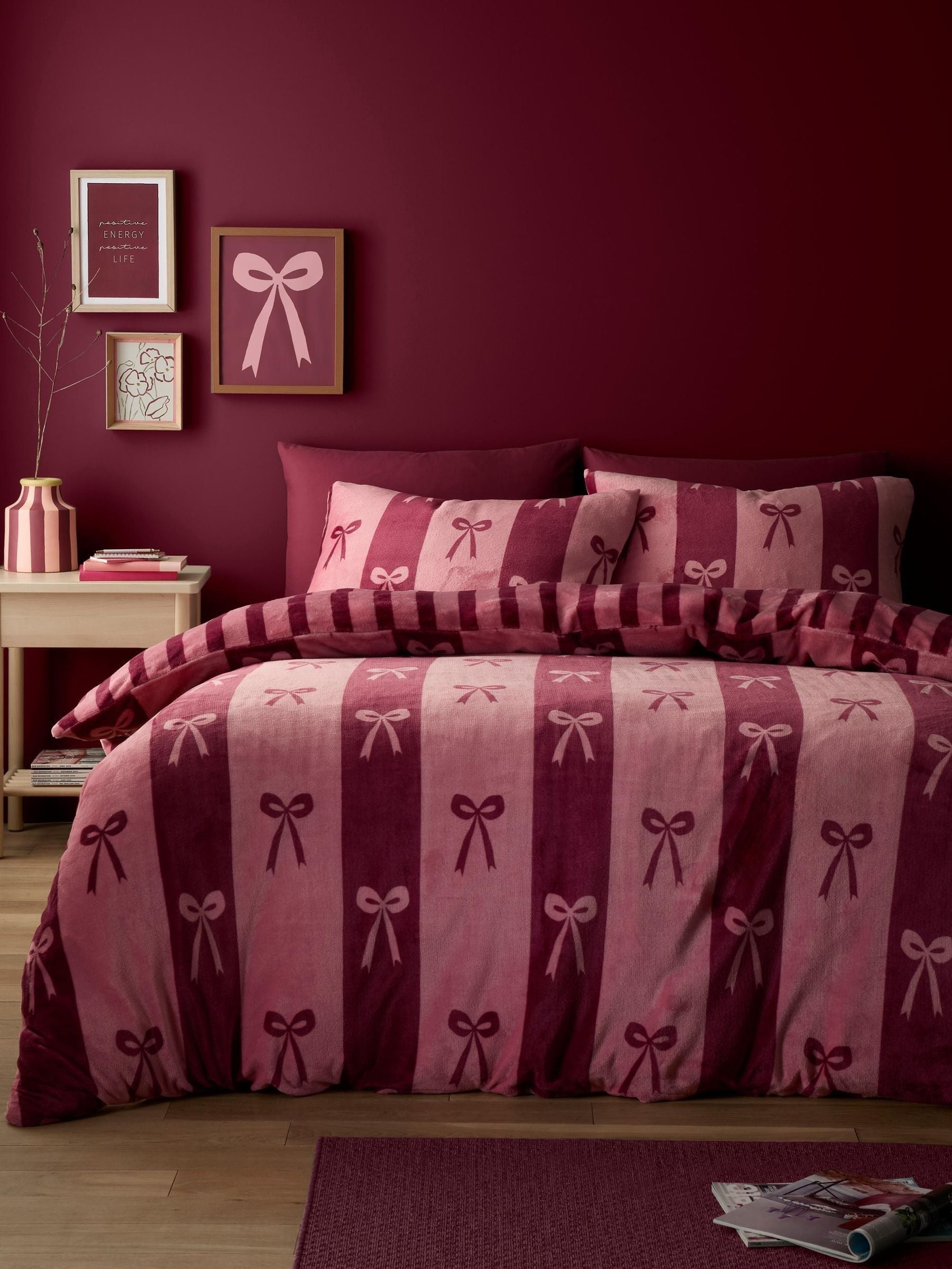 B&Q - Bows Soft Fleece Berry Duvet Cover Set - Image 6