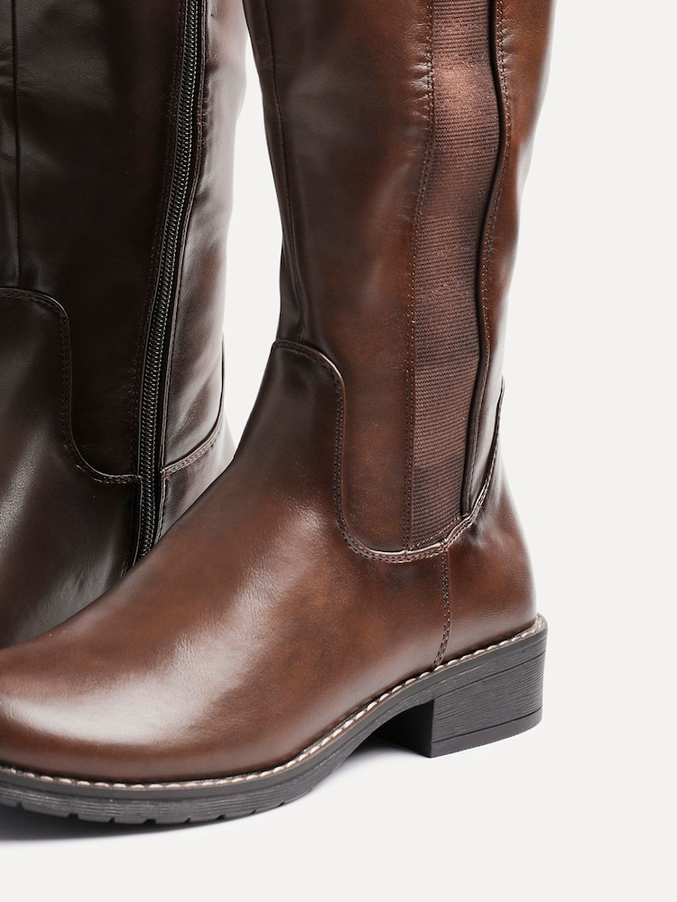 Braun - Linzi Alma Reitstiefel mit hohem Schaft und Stretch-Einsatz - Bild 8 von 8