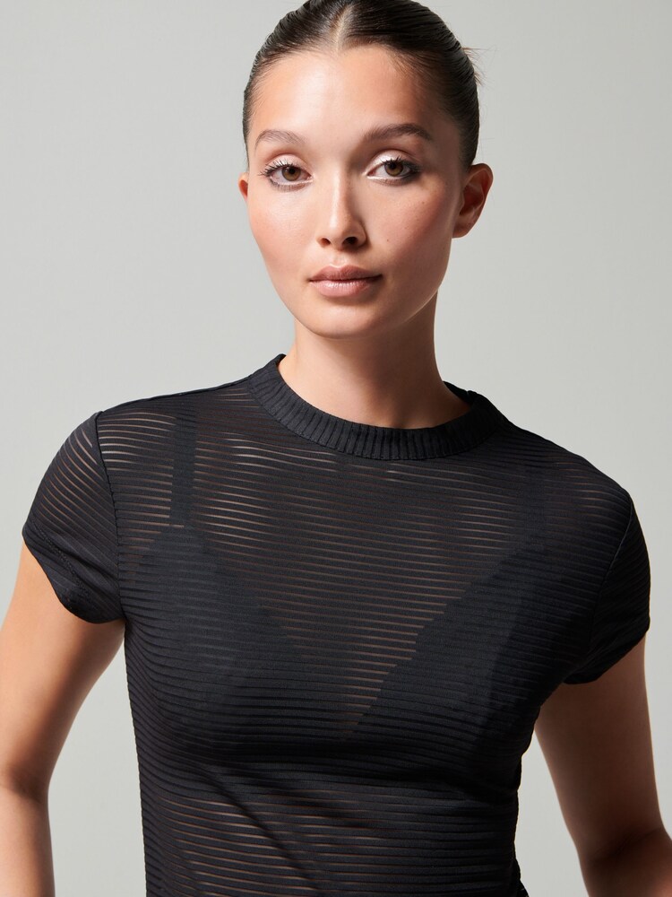 Schwarz - Kurzärmeliges durchsichtiges Streifen-T-Shirt in schmaler Passform​​​​​​​ - Bild 1 von 4