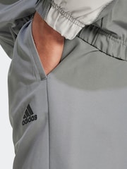 Grau - adidas Sportswear gewebter Trainingsanzug in Colourblock-Optik - Bild 3 von 6