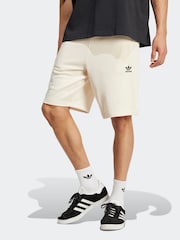 Белый - Шорты из 100% хлопка с логотипом-трилистником adidas Orignal Essentials - Изображение 1 из 5