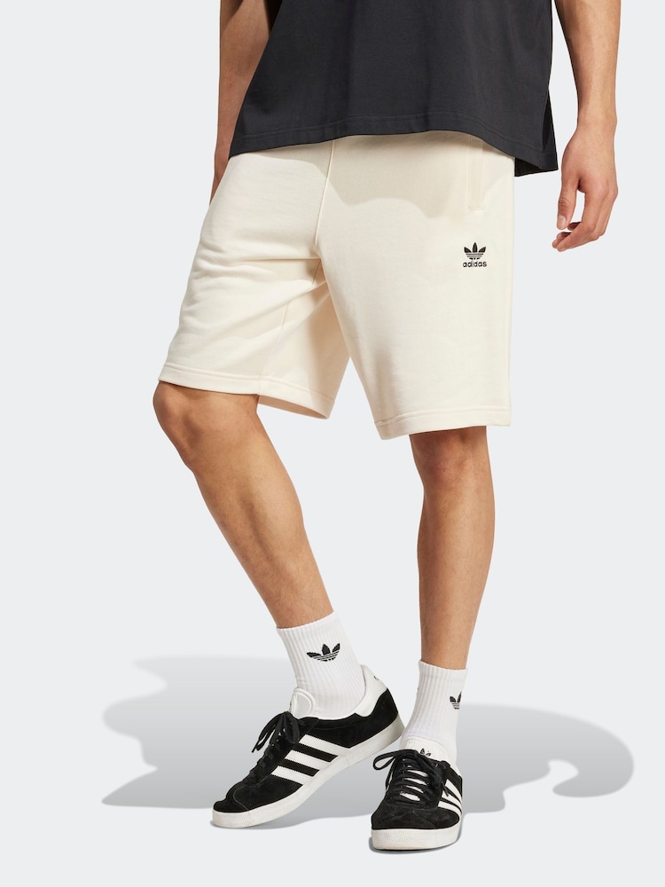 Белый - Шорты из 100% хлопка с логотипом-трилистником adidas Orignal Essentials - Изображение 1 из 5
