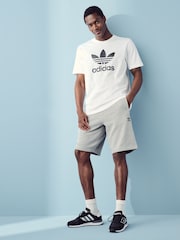 Gris - Pantalones cortos básicos de algodón 100 % con diseño de trébol de Adidas Original - Imagen 3 de 13