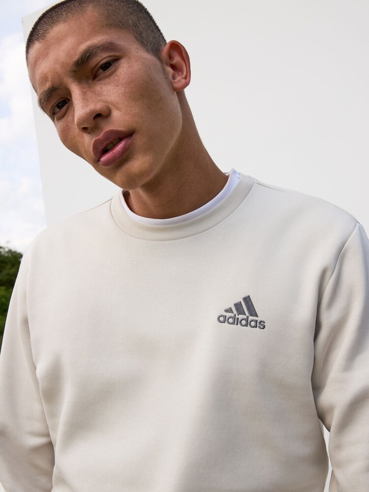بني - سويت شيرت Feelcozy من Adidas - صورة 2 من 12 بني - سويت شيرت Feelcozy من Adidas - صورة 2 من 12