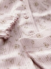 وردي زهور - طقم من رداء علوي بأزرار وأكمام طويلة وبنطلون ضيق بنسيج مضلع (3 شهور-7 سنوات) - صورة 7 من 7