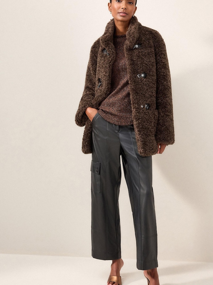Schokoladenbraun - Duffeljacke mit Teddyfell - Bild 2 von 7 Schokoladenbraun - Duffeljacke mit Teddyfell - Bild 2 von 7