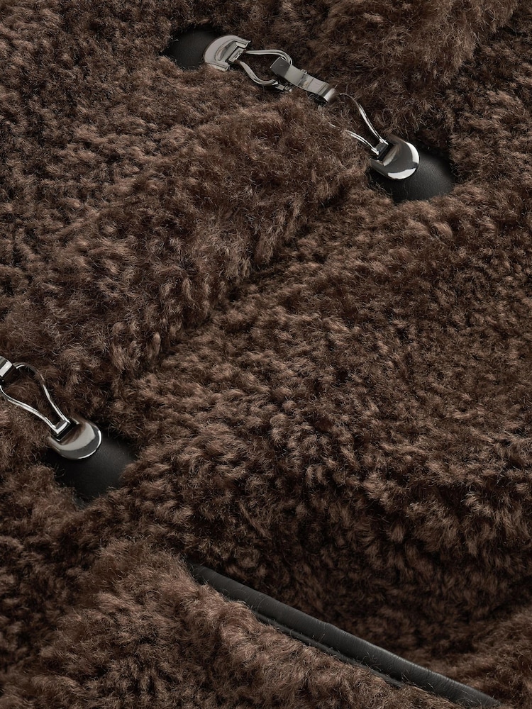 Schokoladenbraun - Duffeljacke mit Teddyfell - Bild 7 von 7 Schokoladenbraun - Duffeljacke mit Teddyfell - Bild 7 von 7
