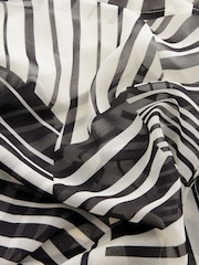 Black/White Geo - Image 7 of 7