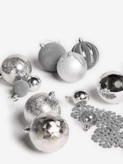 50 Pack Silver Shatterproof Christmas Baubles - Image 3 of 4