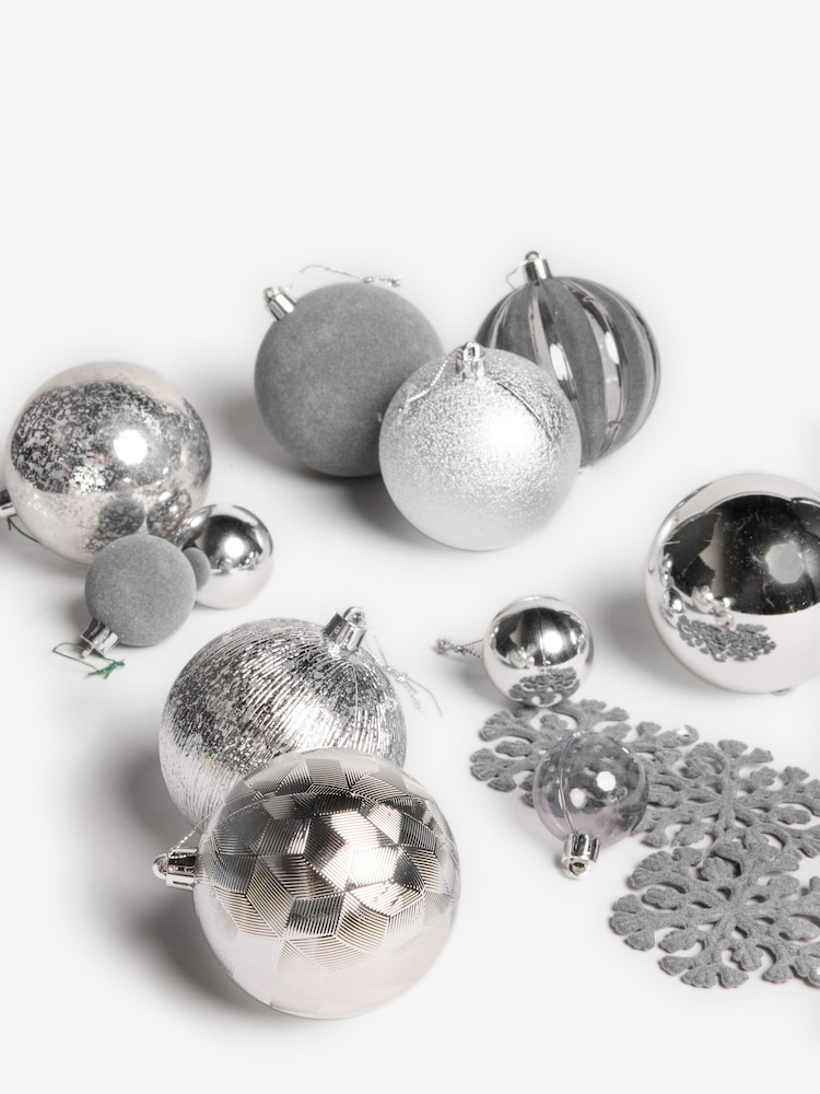 50 Pack Silver Shatterproof Christmas Baubles - Image 3 of 4