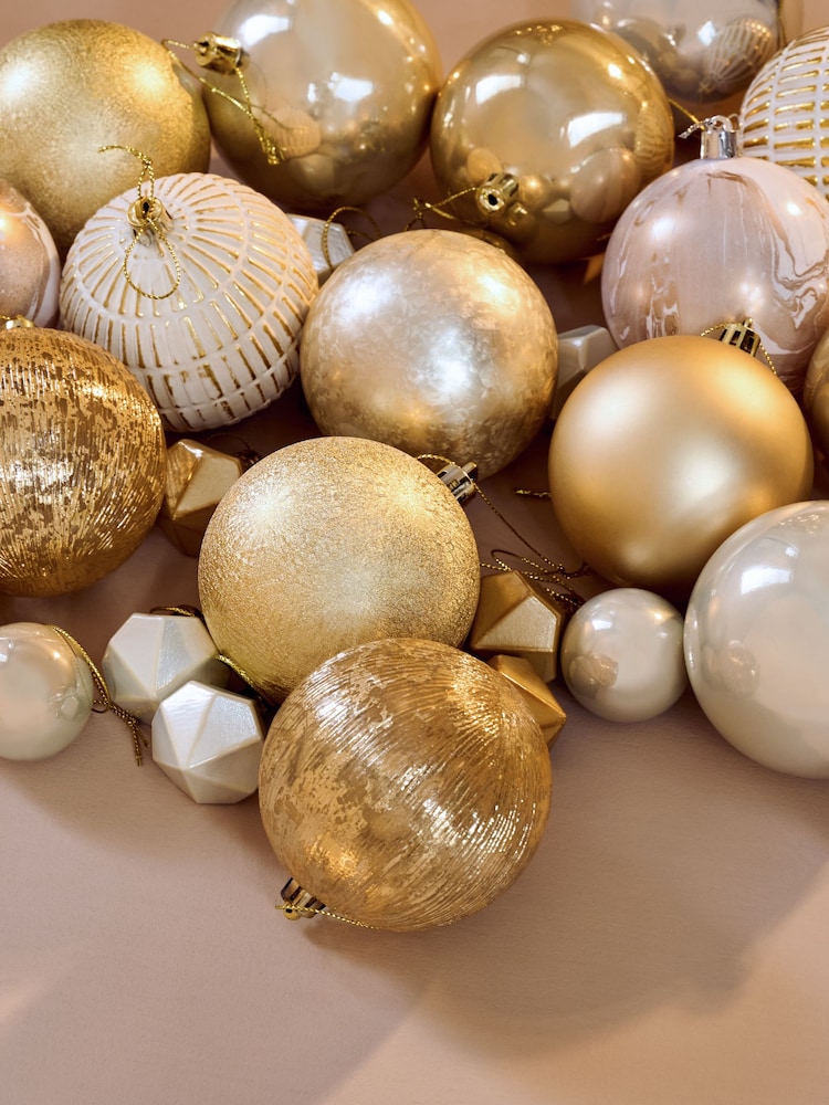 50 Pack Champagne Gold Shatterproof Christmas Baubles - Image 4 of 6