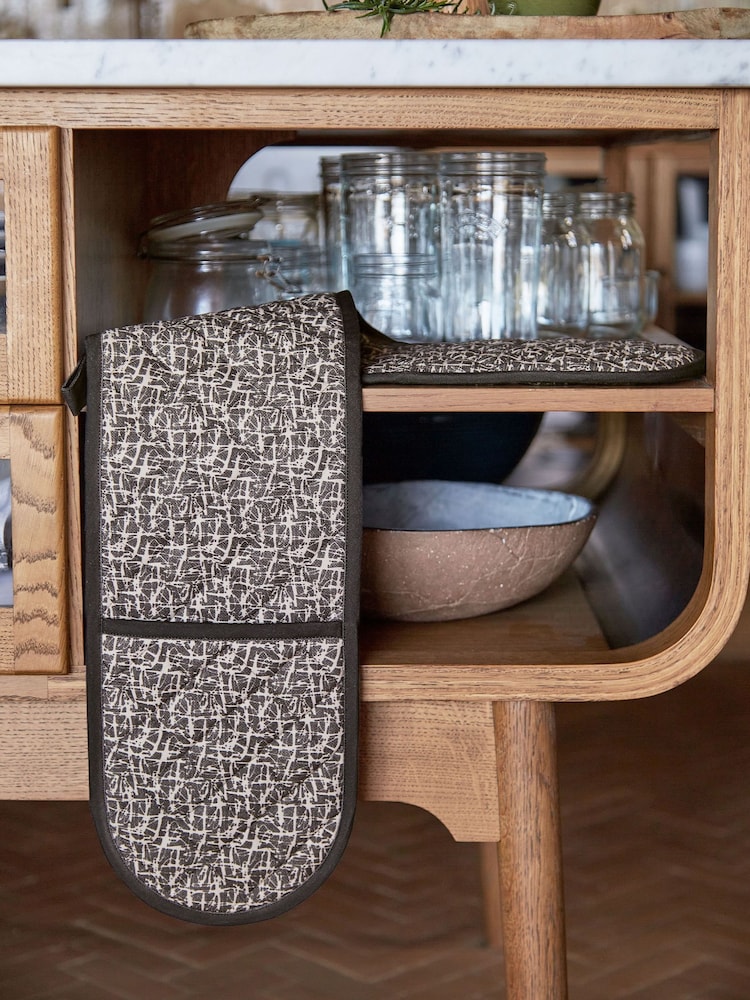 ABIGAIL AHERN x MURMUR Charcoal Camille 100% Cotton Double Oven Gloves - Image 1 of 3