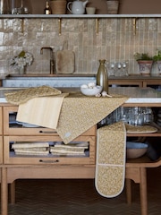 ABIGAIL AHERN x MURMUR Warm Ochre Camille 100% Cotton Double Oven Gloves - Image 2 of 3