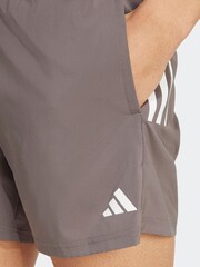 بني - شورت Own The Run من adidas  - صورة 5 من 6