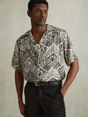 Reiss White/Black Levesi Abstract Print Cuban Collar Shirt - Image 3 of 5