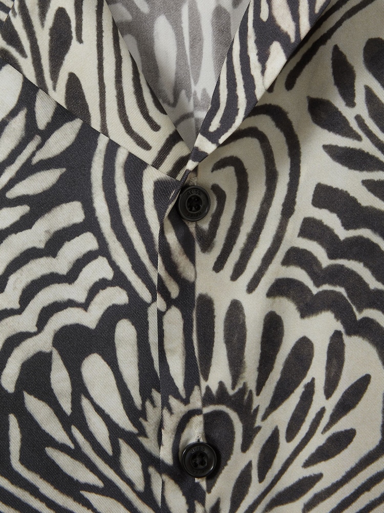 Reiss White/Black Levesi Abstract Print Cuban Collar Shirt - Image 5 of 5